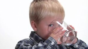 Drinking water for a healthy skin